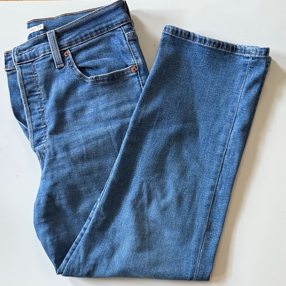 Levi's Women’s Medium Wash Ribcage Straight Ankle Blue Jeans